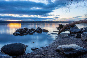 A long exposure photography of the Hudson River as dawn breaks on the first day of Spring 2022.